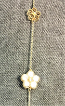 Load image into Gallery viewer, Roberto Coin Inspired Pearl Clover Necklace
