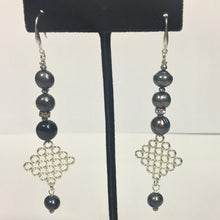 Load image into Gallery viewer, Black Freshwater Pearl Drop Earrings
